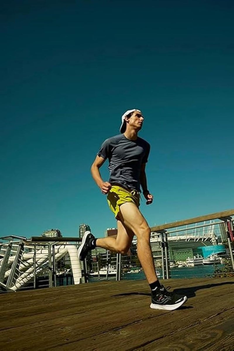 saucony جوارب ربع للرجال بتقنية RunDry مع تهوية وراحة (6، 12 زوج)  - Image 4