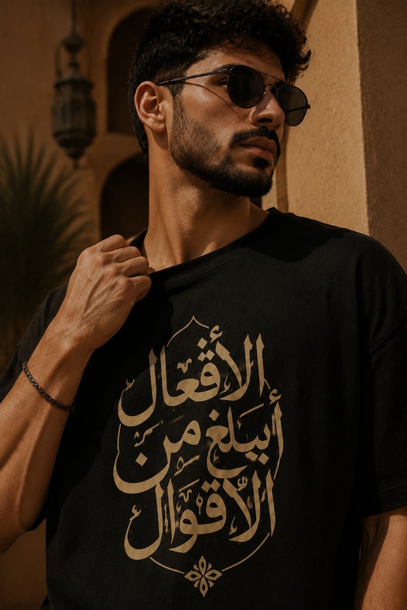 تي شيرت رجالي أسود بطبعة خط عربي أنيقة بقصة واسعة وأكمام قصيرة وياقة دائرية - Image 5