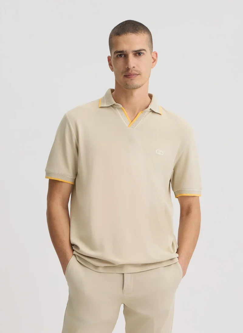 ليو جو T-Shirt with Cuban Collar