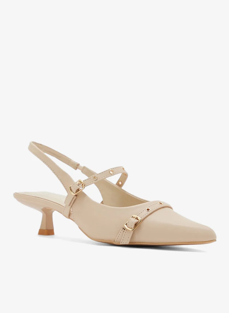 ايلا حذاء بكعب منخفض بحمالات مزدوجة وفتحات مزخرفة