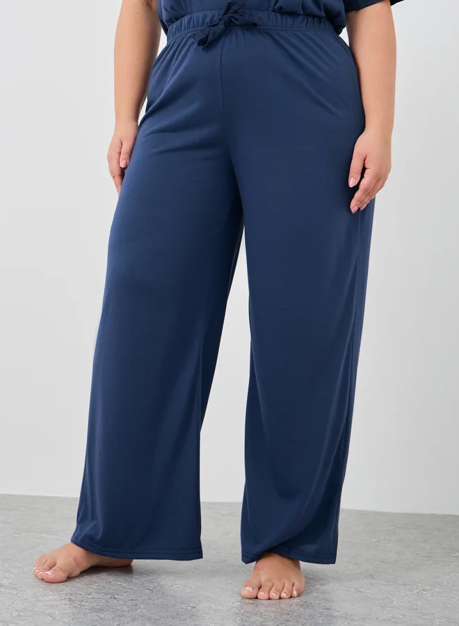 ستايلي طقم بيجامة وتيشيرت بأكمام قصيرة من Styli Plus Size Schiffli