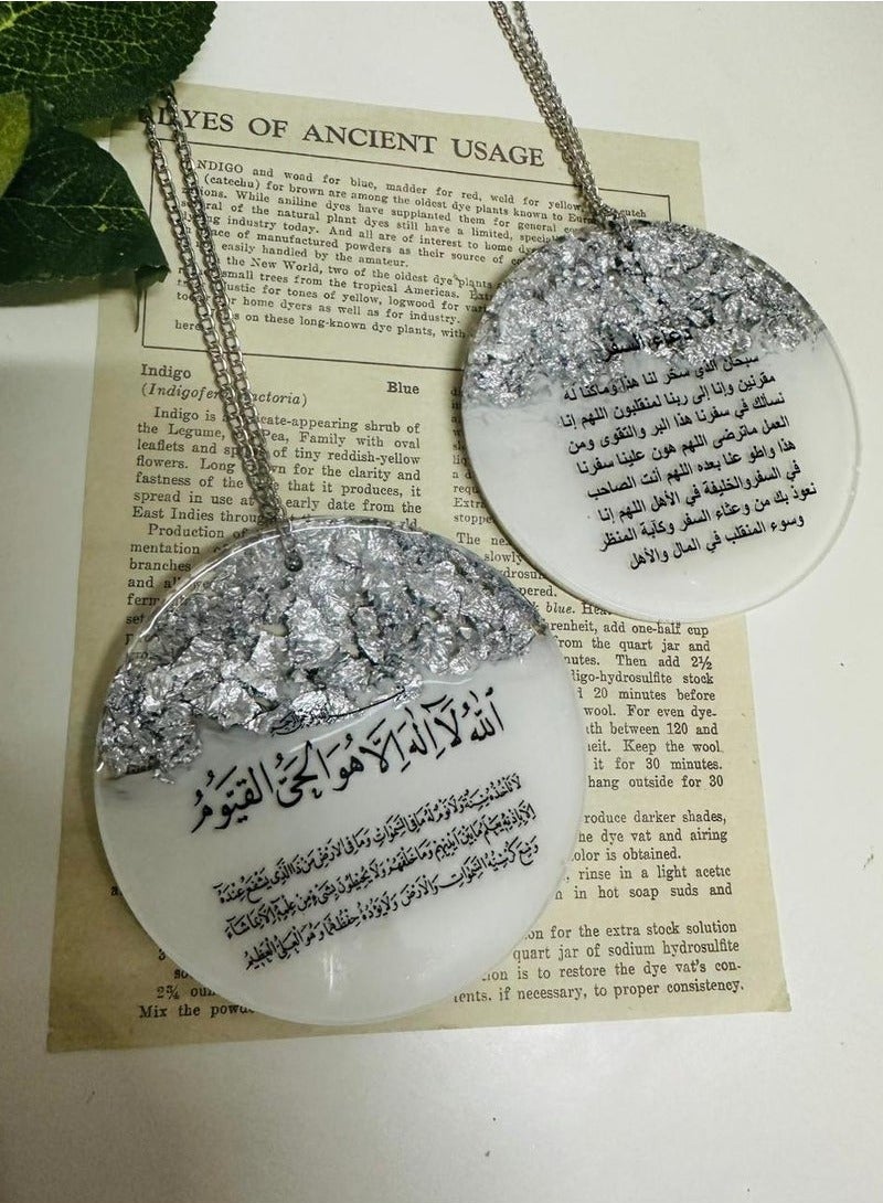 An elegant circular car pendant decorated with silver leaf of luxurious resin - Image 4