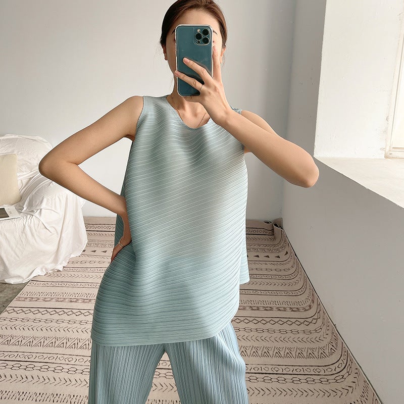 Pleated T-shirt women's summer new Miyake fashion round face loose slim irregular shirt a generation of hair - Image 2