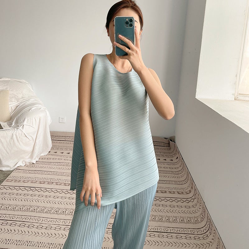 Pleated T-shirt women's summer new Miyake fashion round face loose slim irregular shirt a generation of hair - Image 3