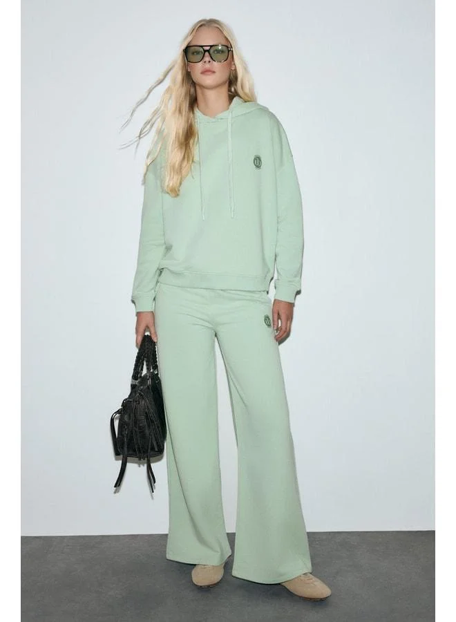 URBAN BEAT ELITSA Women's Mint Green Sweatshirt.