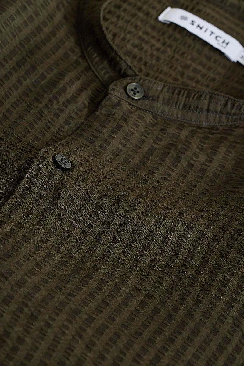 سنيتش قميص مقاس كبير بقصة عادية بنقشة زيتونية