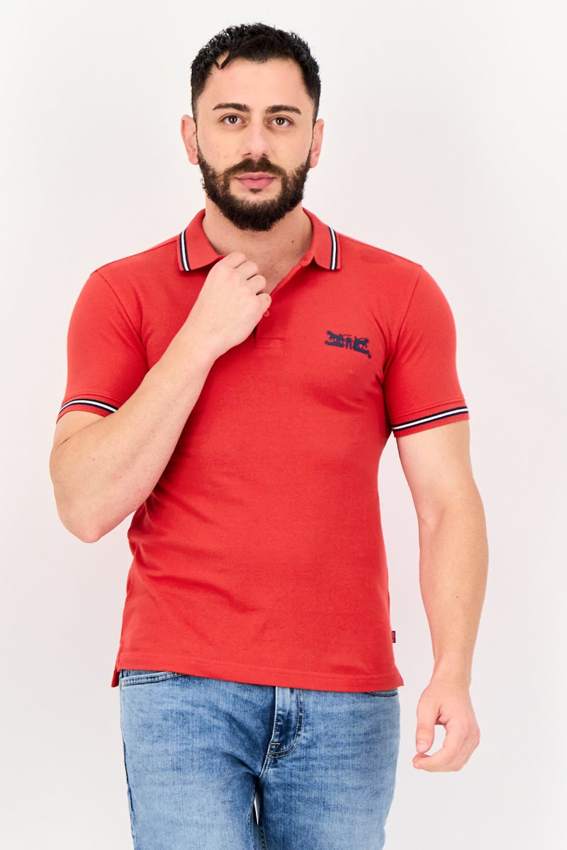 Levi's قميص بولو قصير الأكمام للرجال بتصميم عادي مع شعار العلامة التجارية، أحمر - Image 1