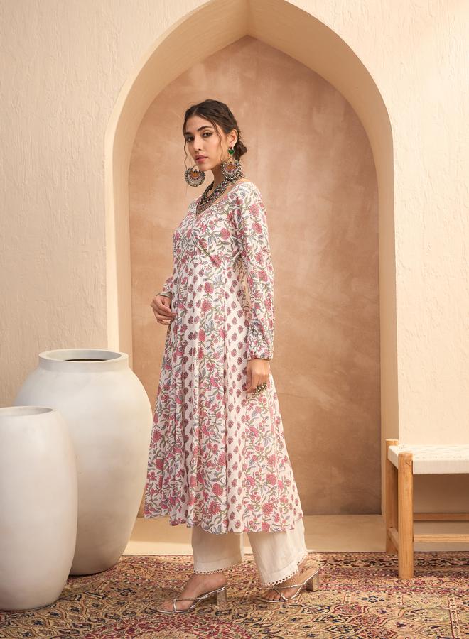 ساسافراس أناركالي كورتا أبيض بزهر أبيض وياقة قلب - Image 3