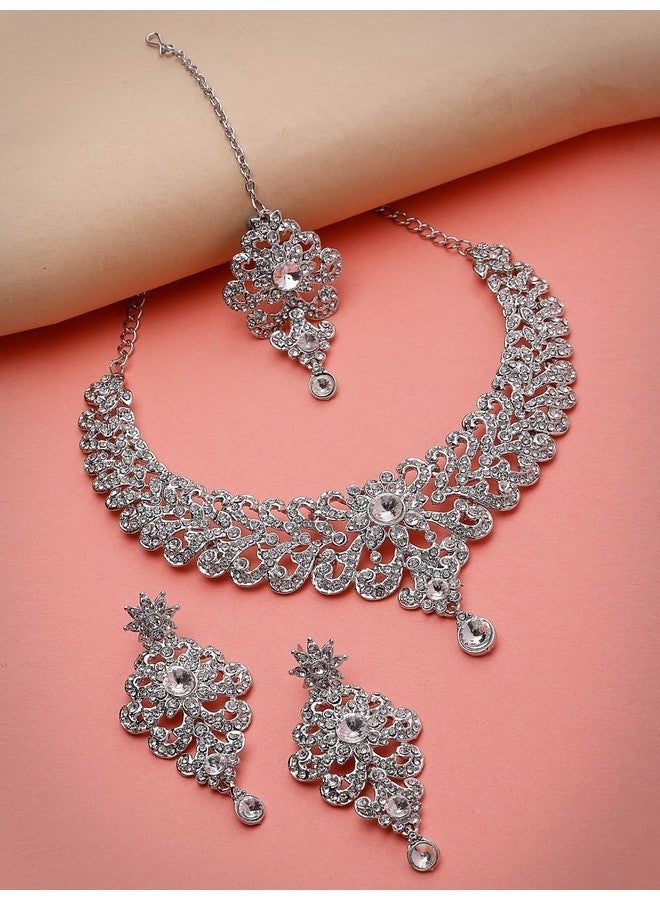 سوكهي طقم قلادة من الفضة المطلية بالروديوم من Sukkhi Awesome AD بأحجار بيضاء على شكل عظمة الترقوة مع قرط وMaangtika | طقم مجوهرات للنساء (NS105572) - Image 4