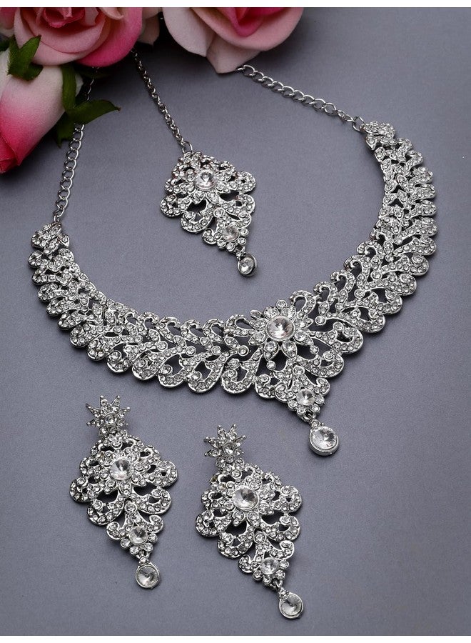 سوكهي طقم قلادة من الفضة المطلية بالروديوم من Sukkhi Awesome AD بأحجار بيضاء على شكل عظمة الترقوة مع قرط وMaangtika | طقم مجوهرات للنساء (NS105572) - Image 3