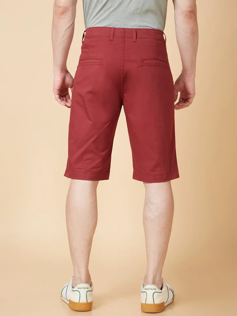 جلو باص شورت تشينو رجالي سادة بقصة منتظمة من جلوبس بلون عنابي