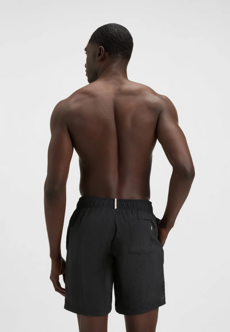 بوس شورت سباحة مبطن بالكامل مع تطريز شعار ثلاثي الأبعاد