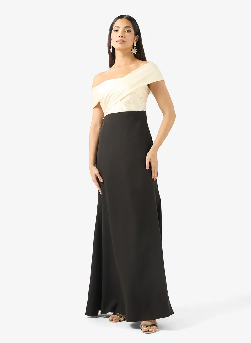 نمشي x فستان سهرة مكشوف الكتفين