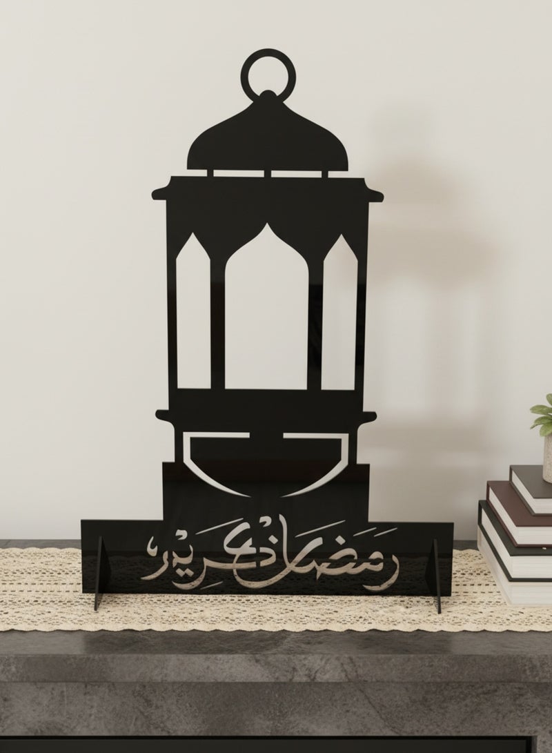 لوحة ديكور من الأكريليك على شكل فانوس رمضان مزخرف بعبارة رمضان كريم - Image 1