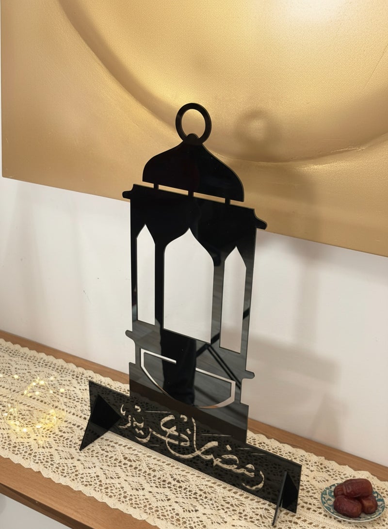 لوحة ديكور من الأكريليك على شكل فانوس رمضان مزخرف بعبارة رمضان كريم - Image 2