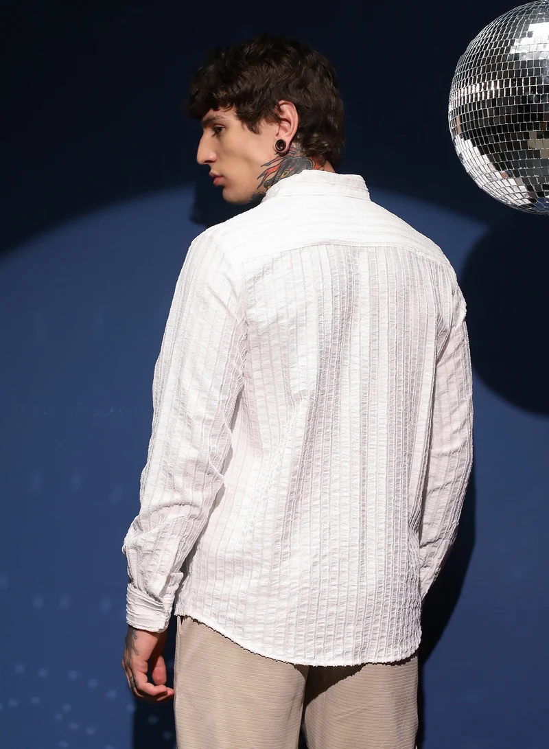 Campus Sutra Men's Daisy White Edge-Lined Half-Placket Shirt For Casual Wear | Spread Collar | Long Cuffed Sleeves | Half-Button Closure | Shirt Crafted With Comfort Fit For Everyday Wear