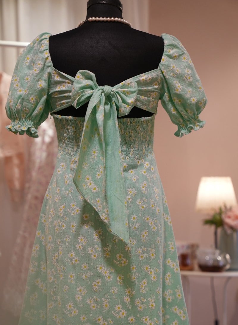 Comfortable apple floral dress with elastic back and velor, available in multiple sizes - Image 1