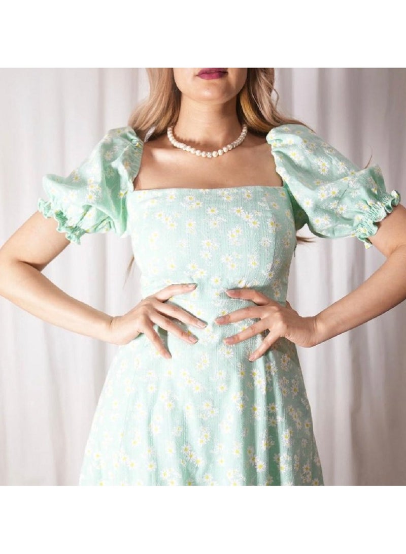 Comfortable apple floral dress with elastic back and velor, available in multiple sizes - Image 4
