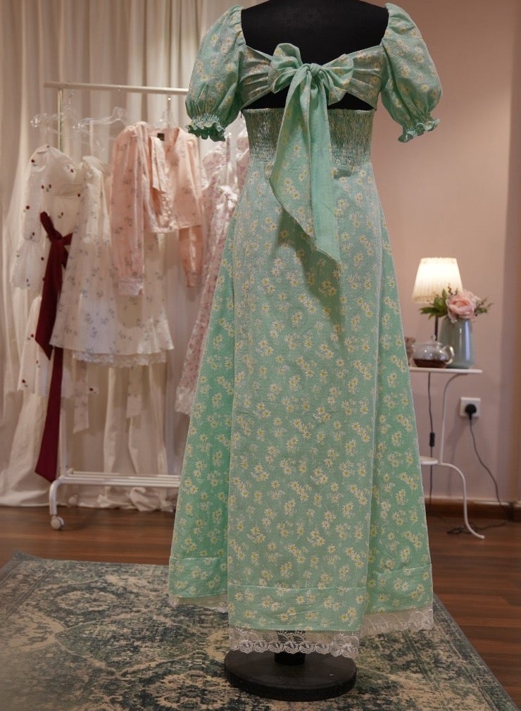 Comfortable apple floral dress with elastic back and velor, available in multiple sizes - Image 3