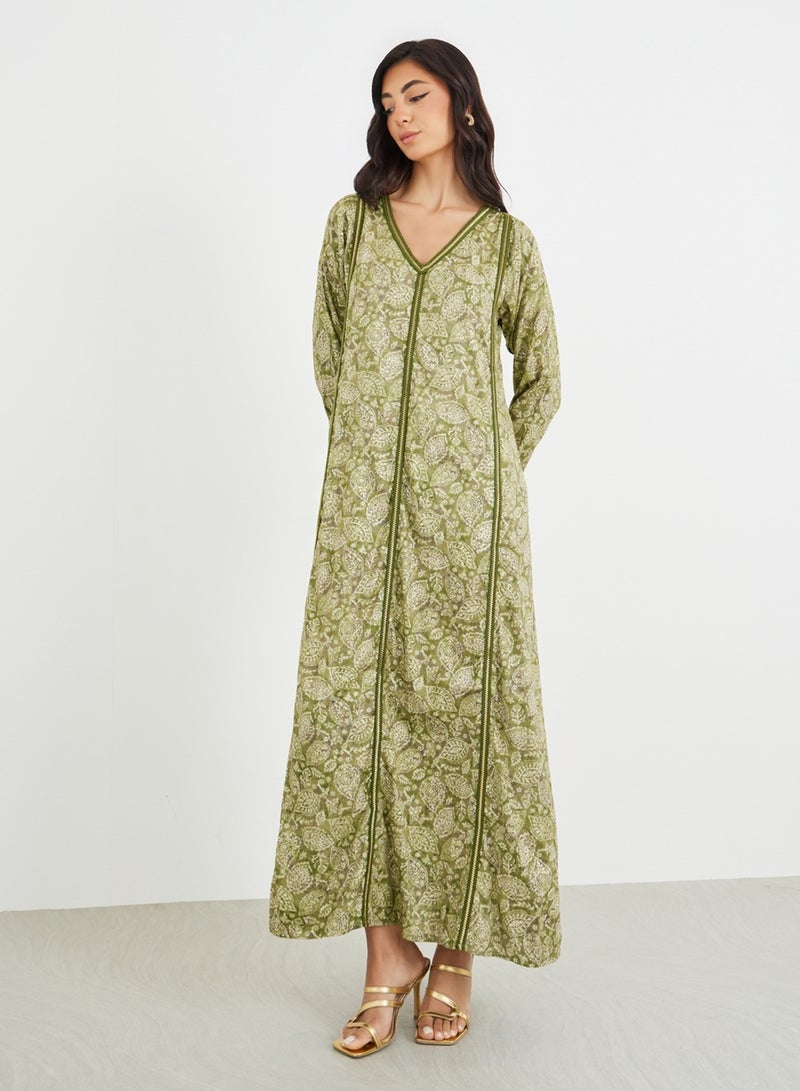 ستايلي جلابية أميرة مطبوعة بالكامل بياقة على شكل حرف  وزخرفة دانتيل - Image 2