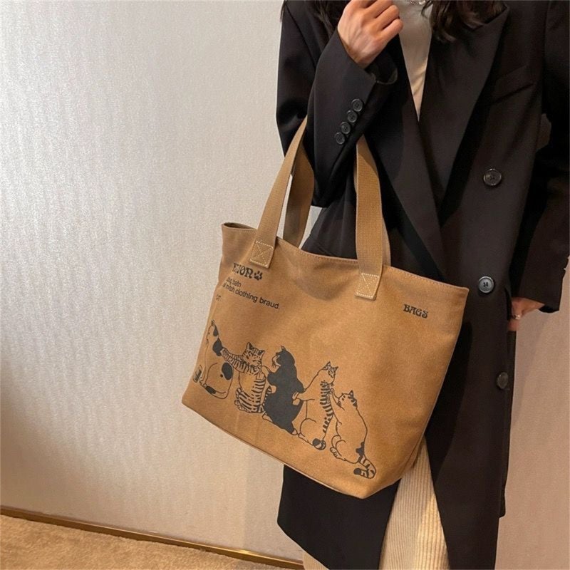 حقيبة قماش بوليستر: 37 × 37 × 32 سم، قماش مريح ومتين، إغلاق سحابي آمن - تصميم كرتوني أنيق، تصميم متعدد الجيبات للأجهزة المحمولة بحجم 14 بوصة، للعمل والسفر والرياضة والاستخدام اليومي - Image 2