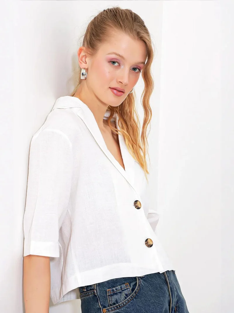 بيغ دارت جاكيت قصير بنقشة بارزة وياقة قميص