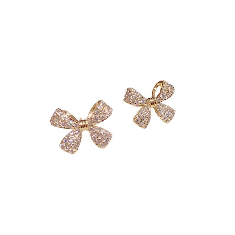 Lightweight Flower Detail Pearl Earrings with Huggie Profile in Gold for Daily Wear and Elegant Styling - Image 4