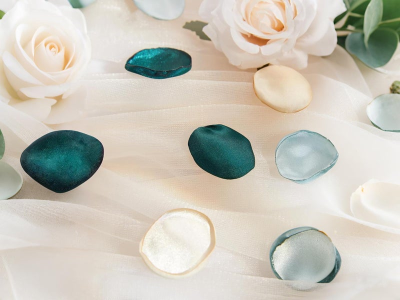 Capesaro Sage Green White Flower Petals Silk Rose Petals Scatter Petals for Wedding Aisle Scatter Dinner Table Centerpieces Party Decoration Romantic Night Home Decor 200PCS - Image 2