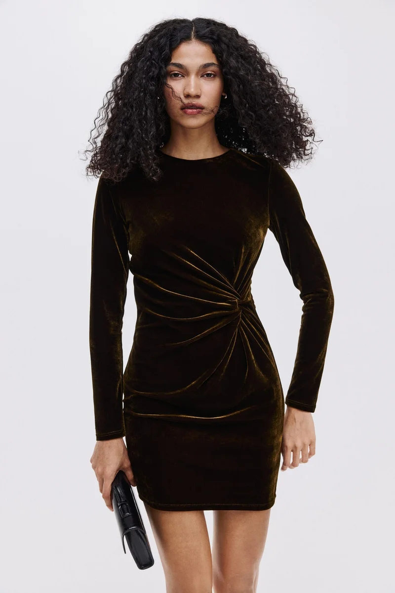 اتش اند ام فستان بتفاصيل ملفوفة