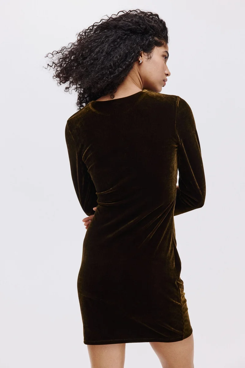 اتش اند ام فستان بتفاصيل ملفوفة