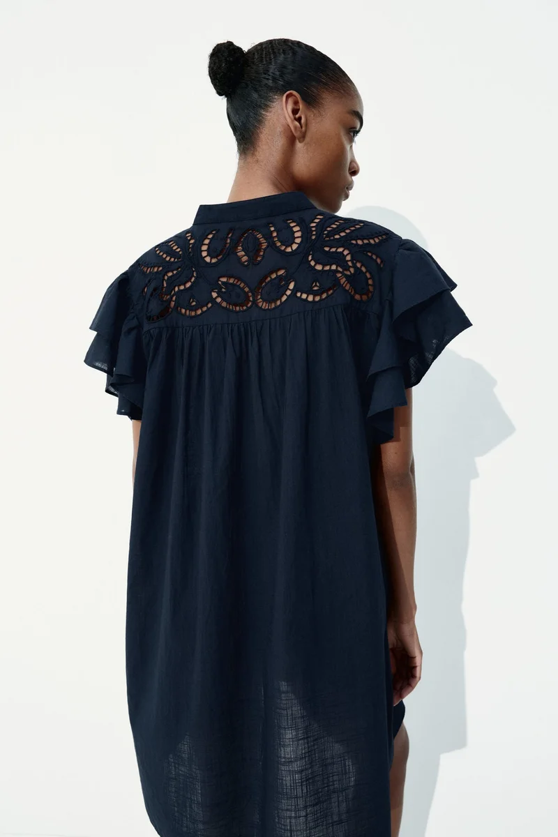 اتش اند ام فستان بأكمام فراشة وتطريز إنجليزي