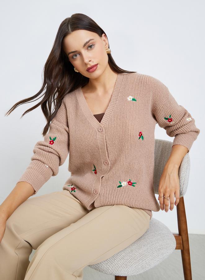 ستايلي كارديجان بقصة عادية وتفاصيل مُطرّزة - Image 1