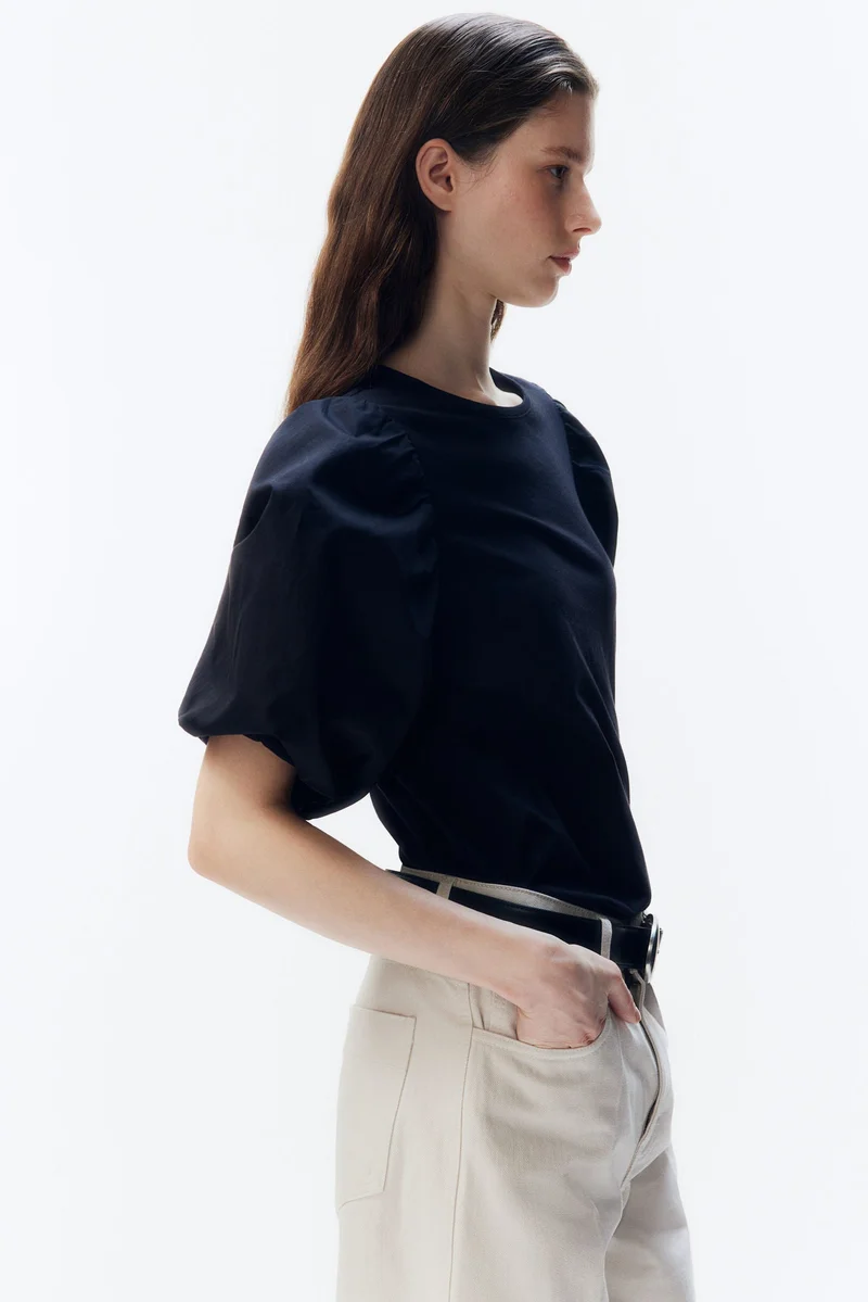 اتش اند ام بلوزة بأكمام واسعة