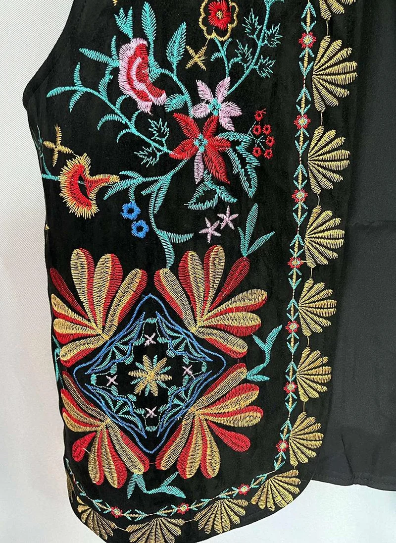 يونيكي Black V-Neck Sleeveless Vest Top