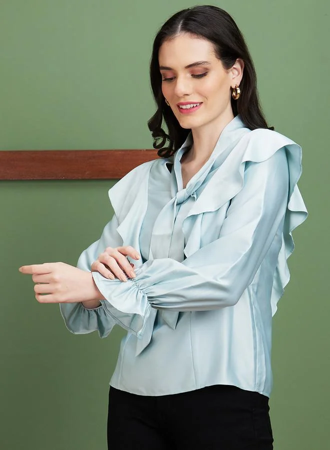 جلو باص بلوزة جلوبس ساتان بربطة عنق وتفاصيل كشكش