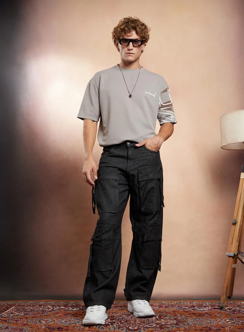 Campus Sutra Campus Sutra Men's Charcoal Black Baggy Utility Denim Jeans For Casual Wear | Mid-Rise | Relaxed Fit | Button Closure | Denim Jeans Crafted With Comfort Fit For Everyday Wear