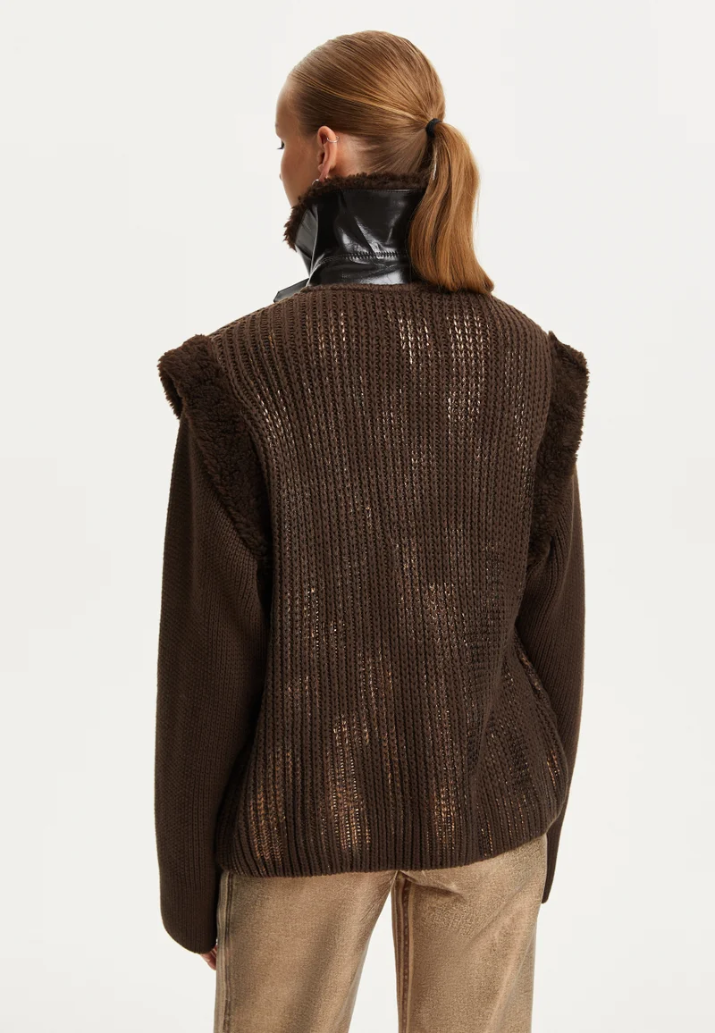 نوكتورن جاكيت محبوك بلمسات جلدية