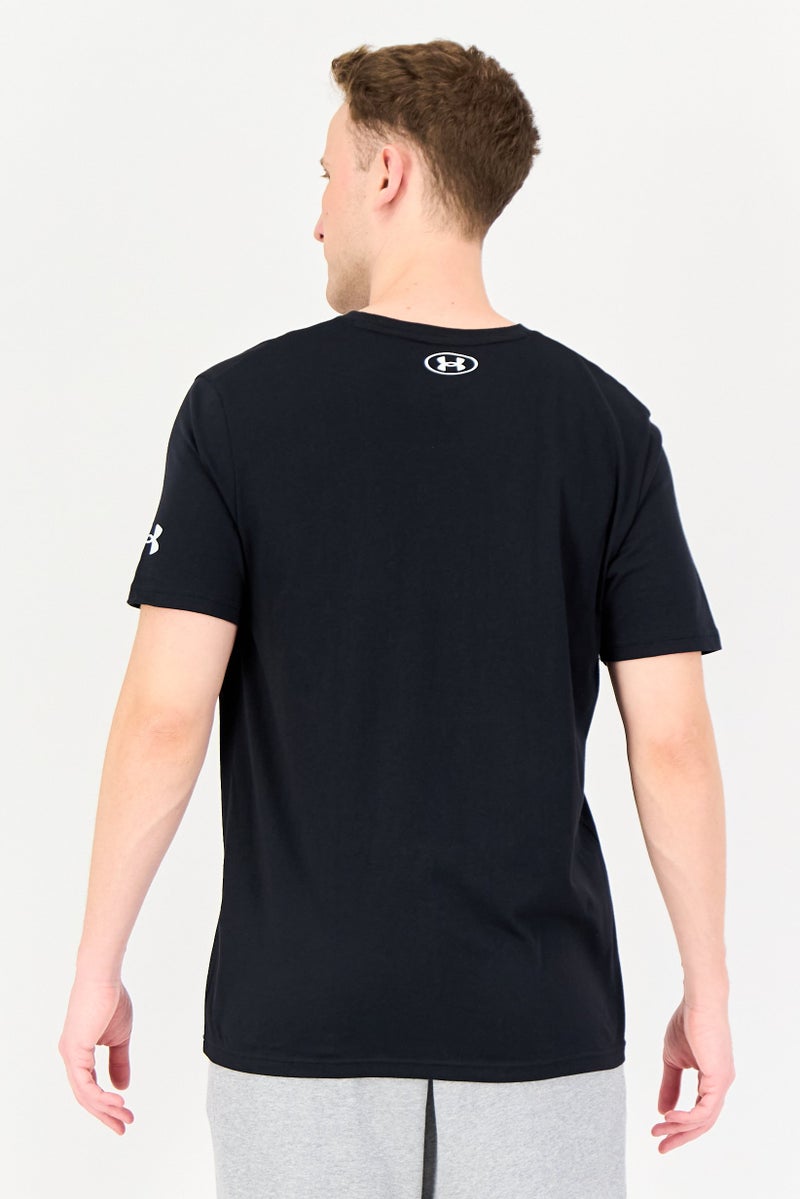 UNDER ARMOUR تي شيرت رياضي للرجال بأكمام قصيرة مناسب في الهواء الطلق، أسود - Image 3