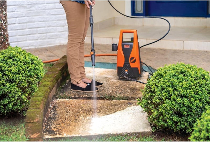 بلاك اند ديكر غسالة ضغط BLACK+DECKER، قوة 1400 واط، ضغط أقصى 1512 رطل لكل بوصة مربعة (105 بار)، خفيفة الوزن، تعمل بنظام التشغيل الذاتي، تتضمن ملحقات، تصميم أنيق، صديقة للبيئة، ل��ن أرجواني/أسود - PW1450TD-B5 - Image 4