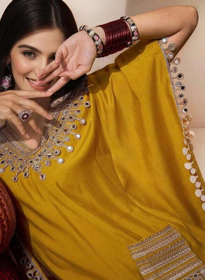 آي شين طقم كورتا وبنطال بخليط حرير بلون أصفر