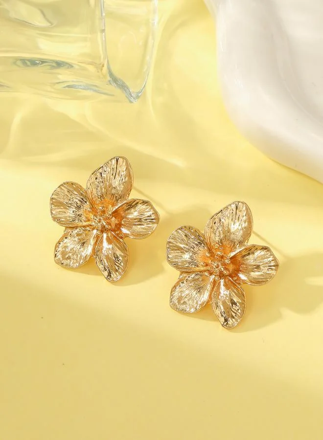 تايك تو أقراط مسمارية ذهبية على شكل زهرة