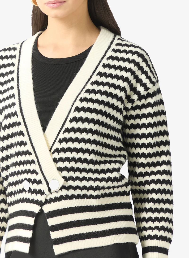 ايلا سترة مخططة