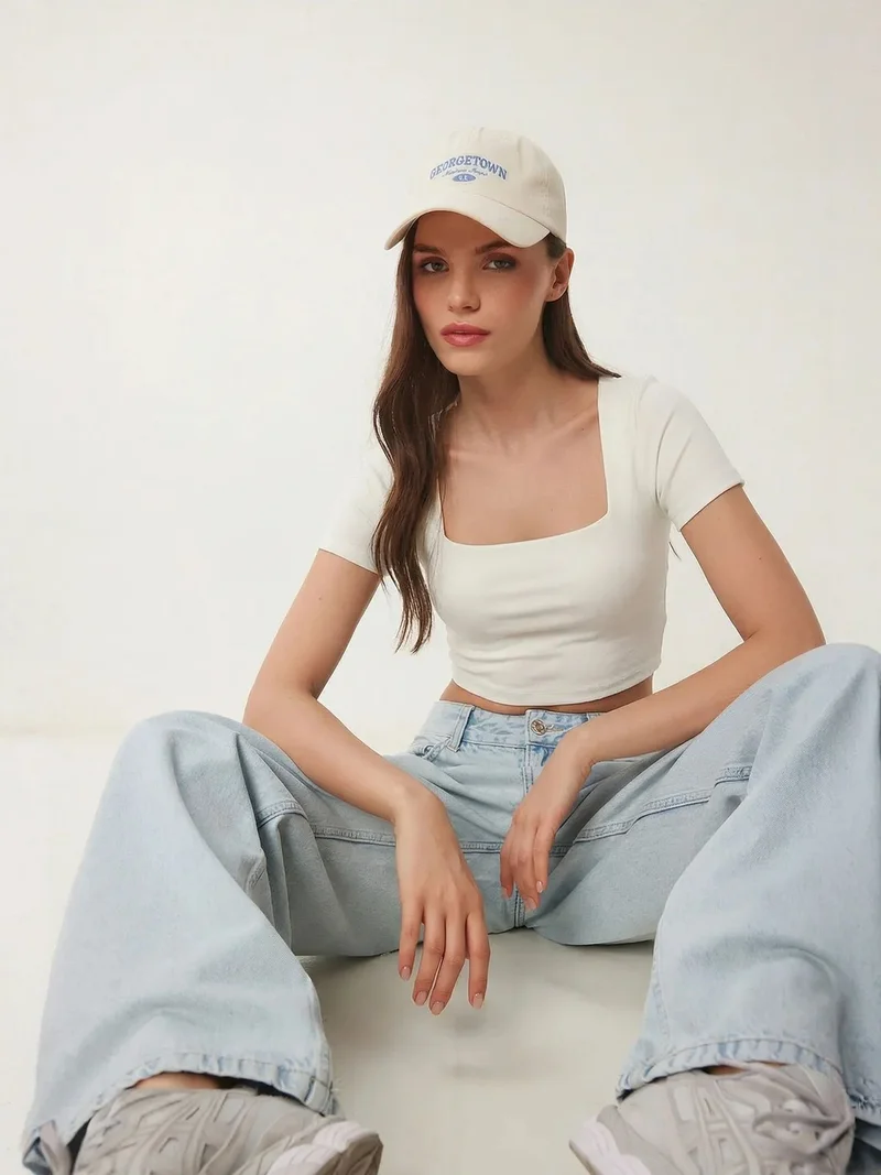السعادة في إسطنبول ISTANBUL Slim Fit Square Collar Knit Crop Blouse