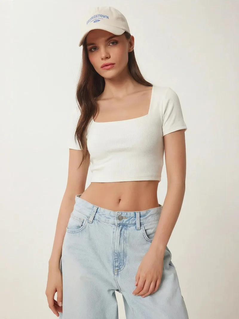 السعادة في إسطنبول ISTANBUL Slim Fit Square Collar Knit Crop Blouse
