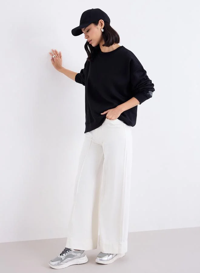 ستايلي سويت شيرت فضفاض بتفاصيل شارة