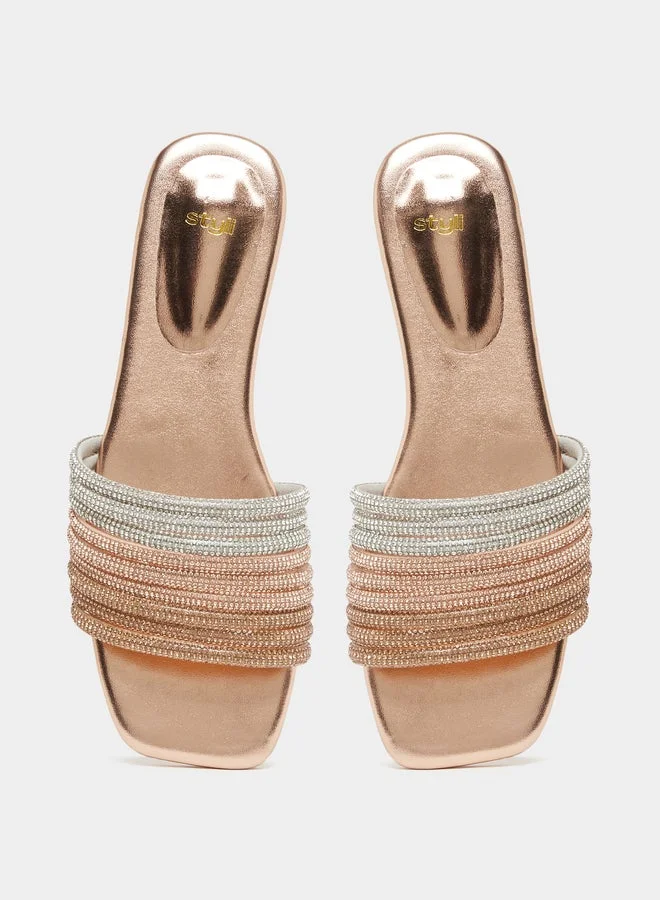 ستايلي صنادل مسطحة متعددة الأشرطة مزينة