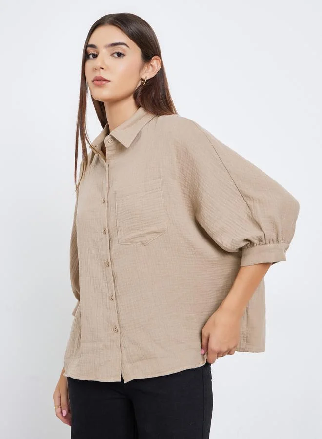 تايك تو قميص مجعد بأكمام ثلاثة أرباع وتفاصيل جيب