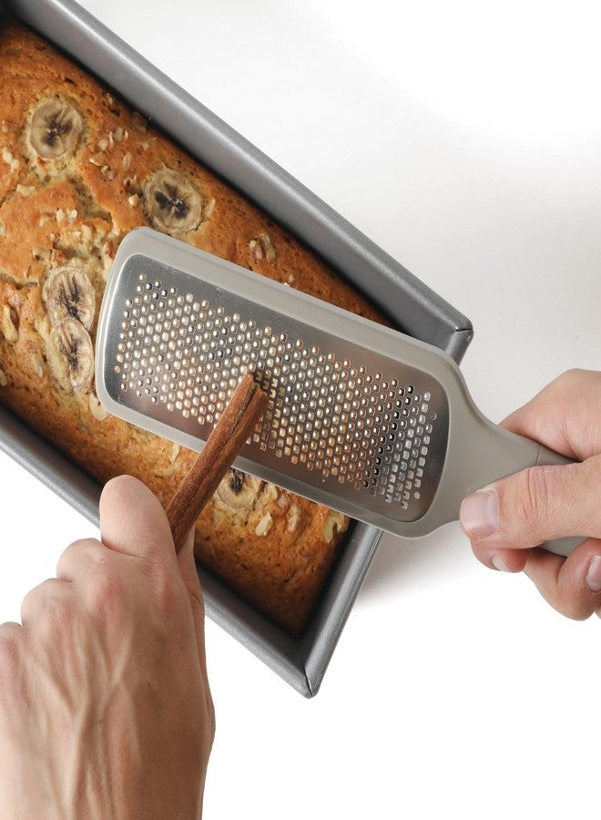 كالفالون مبشرة جبن يدوية من الفولاذ المقاوم للصدأ من كاليفالون برايم مع غطاء ومقبض مطاطي - لون بيج - Image 2