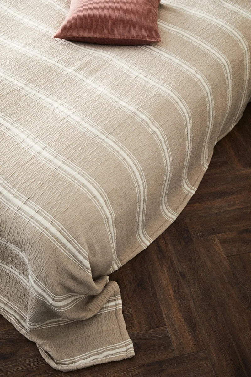 اتش اند ام مفرش سرير من نسيج الجاكار