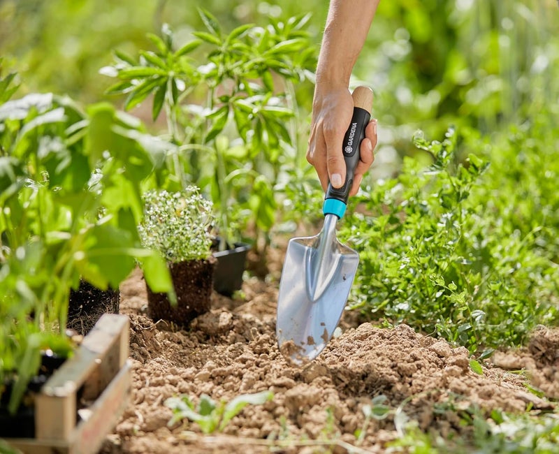 غاردينا مجرفة يدوية Gardena EcoLine: للزراعة وإعادة الزرع، مقبض مريح، محمية ضد التآكل، مصنوعة من مواد معاد تدويرها (17700-20) - Image 4